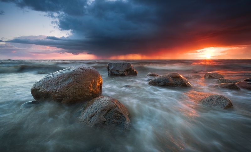 пейзаж, море, закат, шторм, гроза, камни, латвия Colorful sunset after stormphoto preview