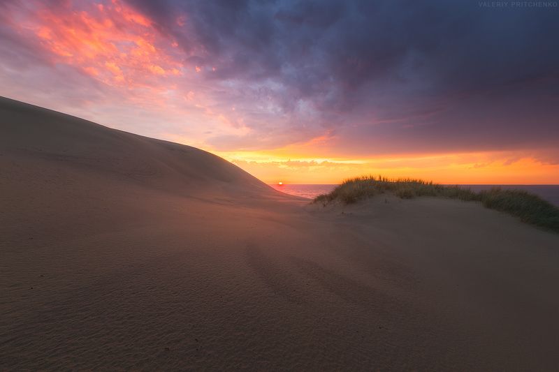 Утренний свет в грозовом небе.photo preview