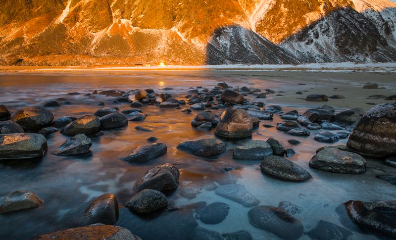 закат,заполярье,норвежское море,золото,каменистый берег,  фото превью