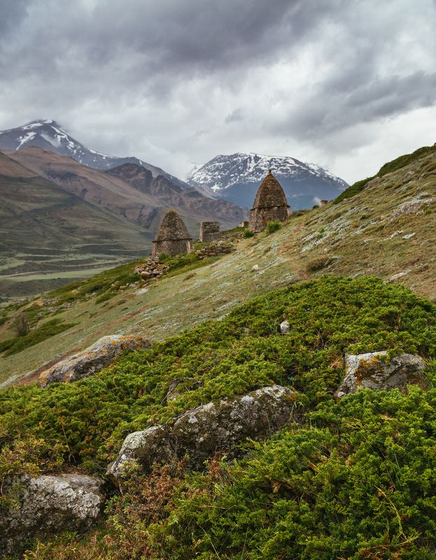 горы, кавказ, склепы, эльтюбю, Склепы горцев в Чегемском ущельеphoto preview