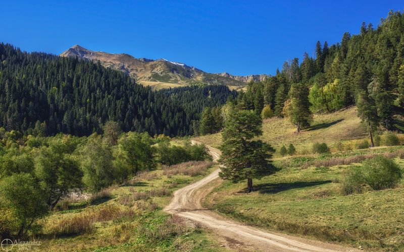 Солнечным днем по горной дороже...photo preview