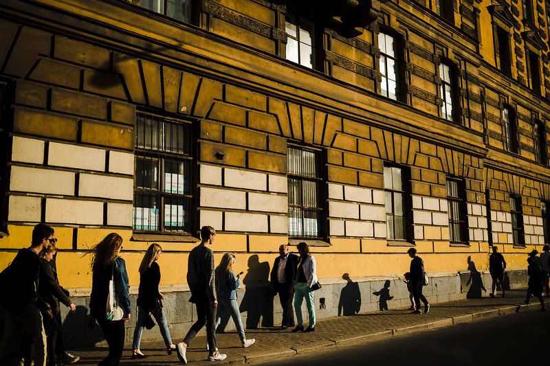 желтый, питер, тени, силуэты Черное на желтомphoto preview