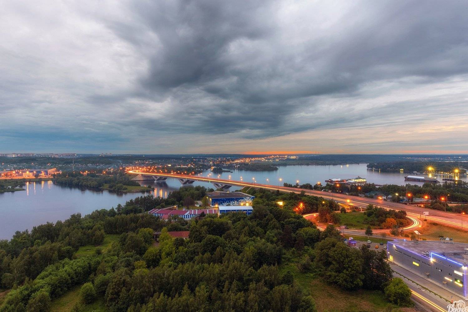Вид на Клязьминское водохранилище и Хлебниковский мост Дмитровского шоссе.. Автор: Сергей Вьюнов , Сергей Вьюнов