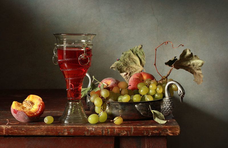 Персики и виноградphoto preview