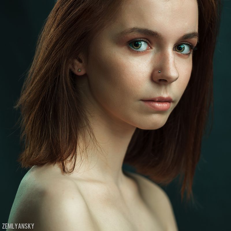 Портрет, девушка, зеленый, студия, Воронеж Портрет с зелеными глазамиphoto preview