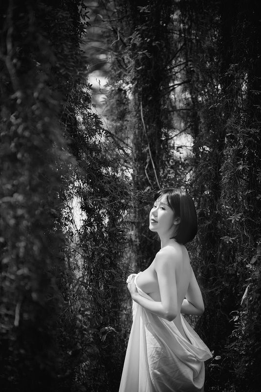 nude B&W nudephoto preview