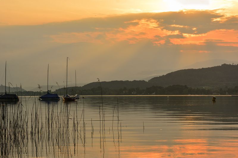 озеро, закат, краски, мачты. Озерная Австрия вечеромphoto preview