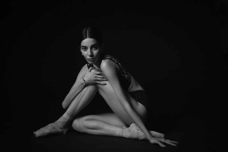 Черно-белая фотография, портрет, fine art, постановочная фотография, женский портрет, балет, монохром Black & Whitephoto preview