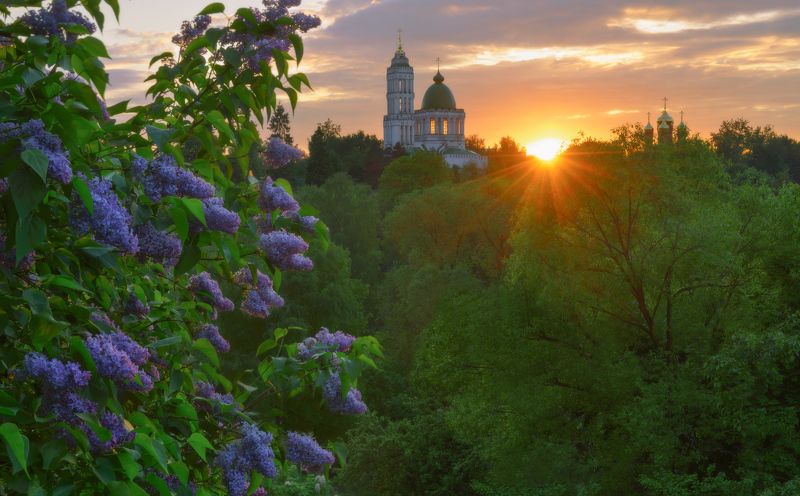 Храм Живоначальной Троицы на закатеphoto preview