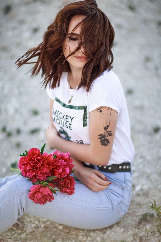 белая скала, крым, фотосесия, фотограф в крыму, фотограф в симферополе, портрет, девушка, скалы, облака, прогулочная фотосессия, пионы, весна Иринаphoto preview