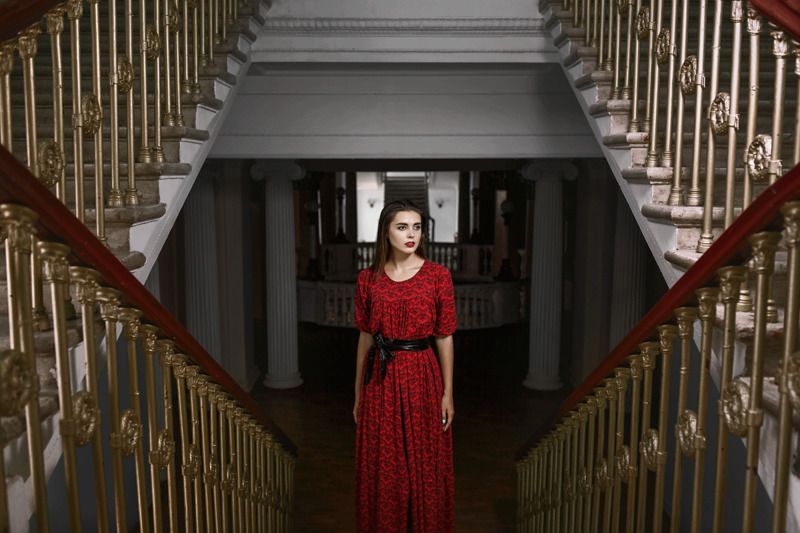 геометрия, лестница, архитектура, девушка в красном, платье, ступени, перила, красота, цвет, красный, перспектива ***photo preview