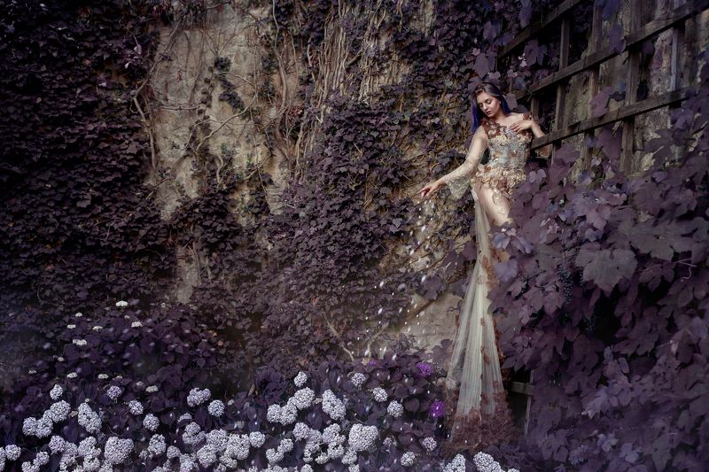 prague woman flowers Flowersphoto preview