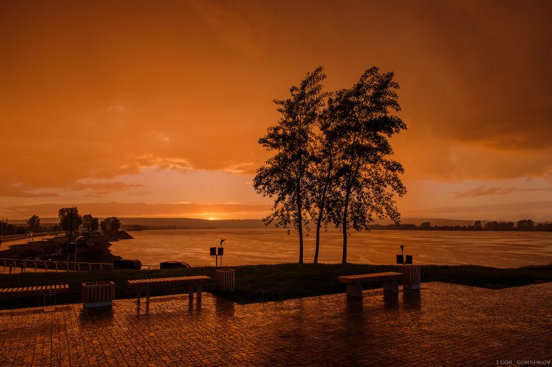 гроза,ливень,закат,нижняя кама,река,кама,пристань,набережная,лето,тучи,ветер Закат в ливеньphoto preview