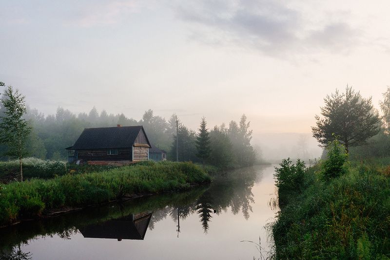туман, деревня, дом, хижины, речка, река, озеро, вечер, облака, тишина, отражение, Туман в деревнеphoto preview