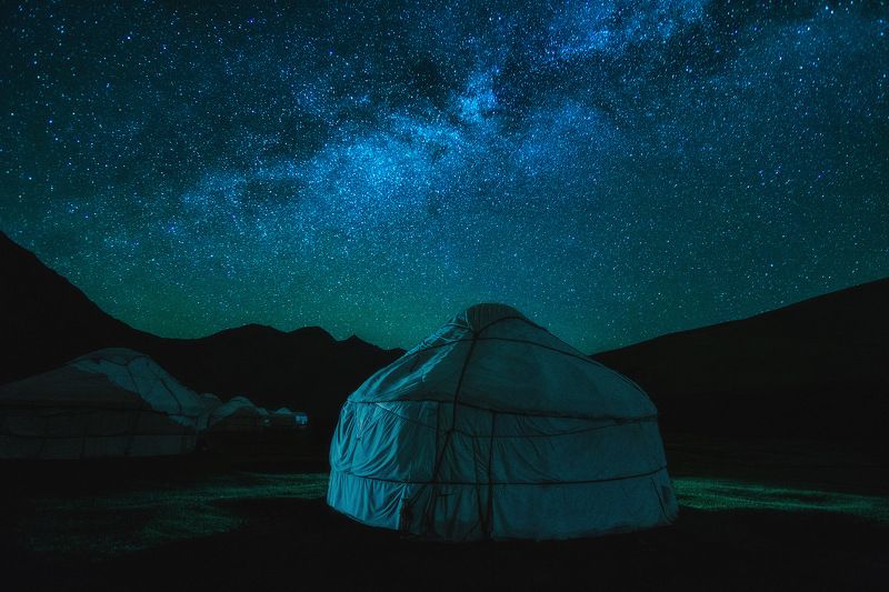 киргизия, кыргызстан, средняя азия, горы, каньон, скалы, пейзаж, весна, ущелье, млечный путь, ночь, звезды Кочевой отель тысячи звездphoto preview