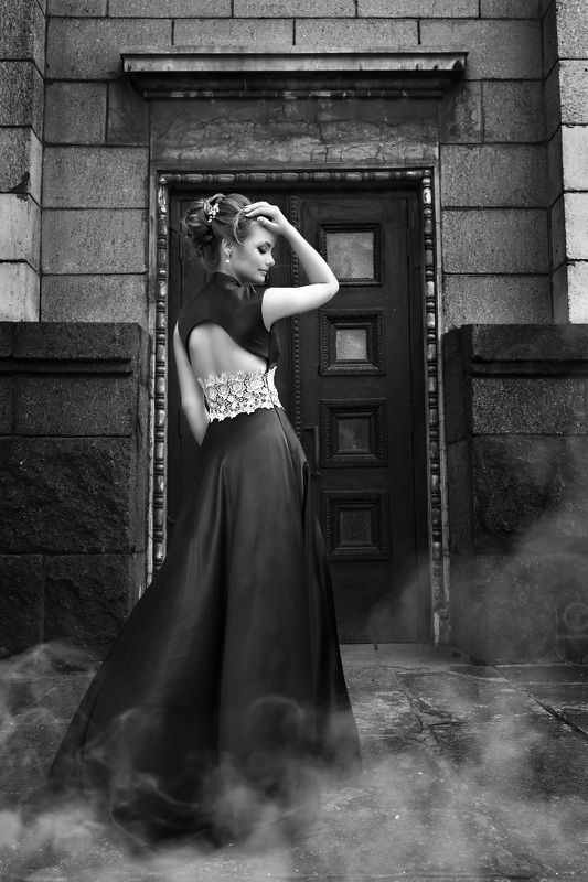 черно-белое, красивая девушка, постановка, прическа, позирование, открытая спина, photo preview