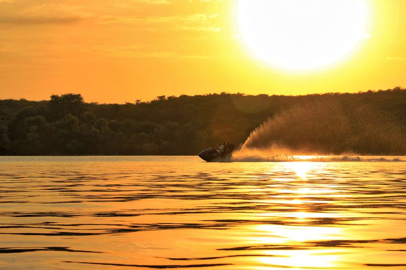 river,	sunset,	вечер,	днепр, закат,	запорожье,	летний вечер,	лето,	люди,	пейзаж, река,	хортица,	закат,	прирожа, гидроцикл photo preview