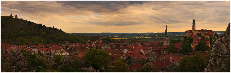 город, чехия, вечер, камни, замок, дома, небо на закатеphoto preview