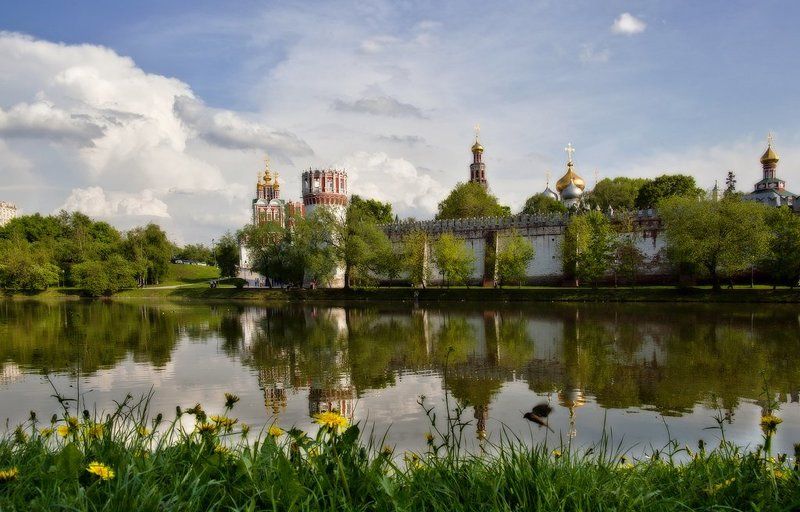 лето, девушки, монастырь Новодевичий монастырь.photo preview