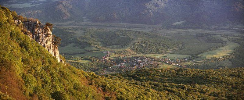 крым, май Рассвет в зеленой долинеphoto preview