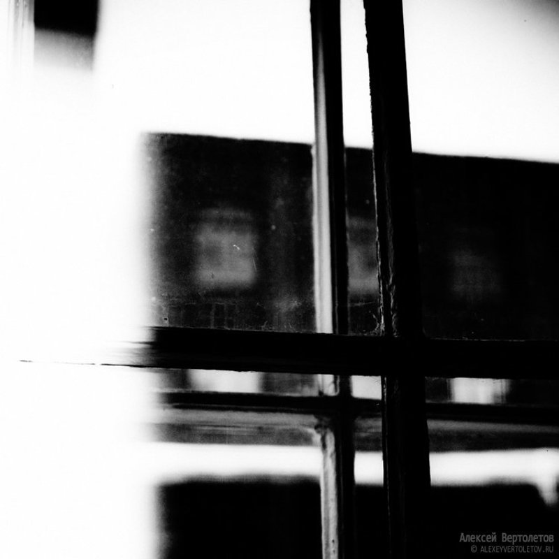 окно, крест, алексей вертоелтов По ту сторону оконphoto preview