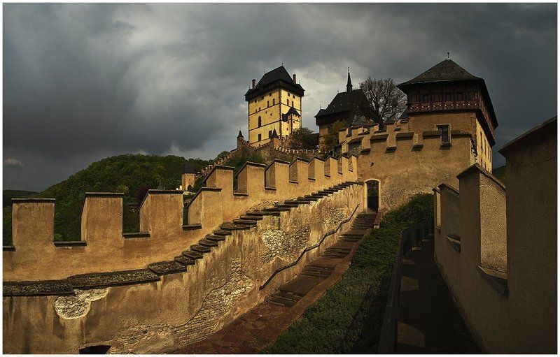 замок, стены, горы, лес, небо, пейзаж совсем некитайская стенаphoto preview