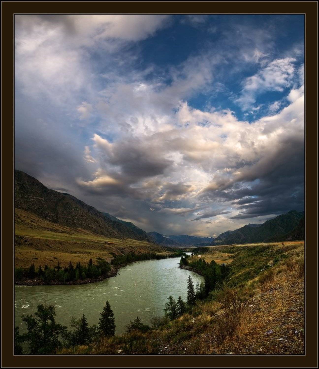 С погодой повезло. Автор: Виталий из Н-ска тучи, горы, непогода, вечер, катунь, алтай, Виталий из Н-ска