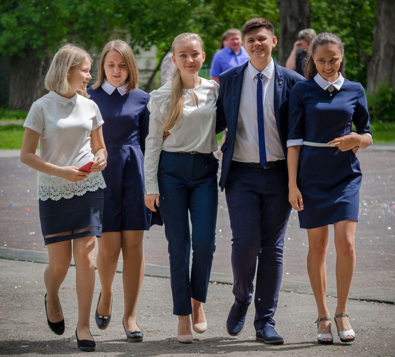 тинейджеры, школьники, ученики, последний звонок, школа, дети Будущее поколениеphoto preview