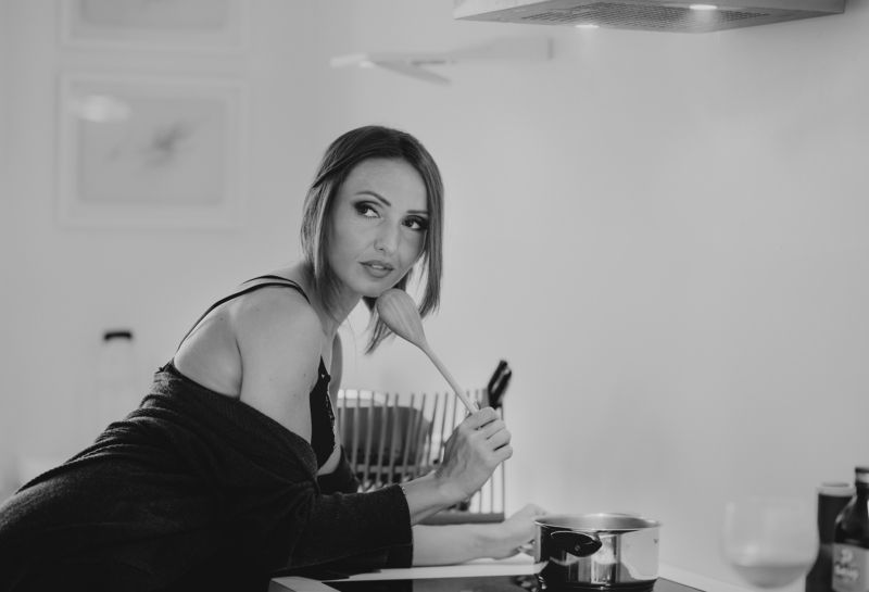 naturalight, beautiful woman Italian cusinephoto preview