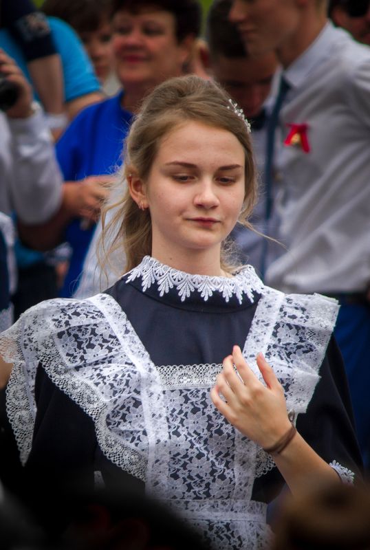 школа, последний звонок, выпускники, дети, девочки, школьники, ученики Грустный праздникphoto preview