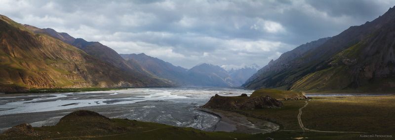 Киргизия, Иныльчек, ледник, долина, река, горы, облака, луч, свет, берег, Взгляд назад...photo preview