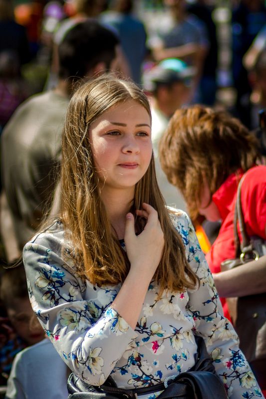 девочка, городской парк, праздник photo preview