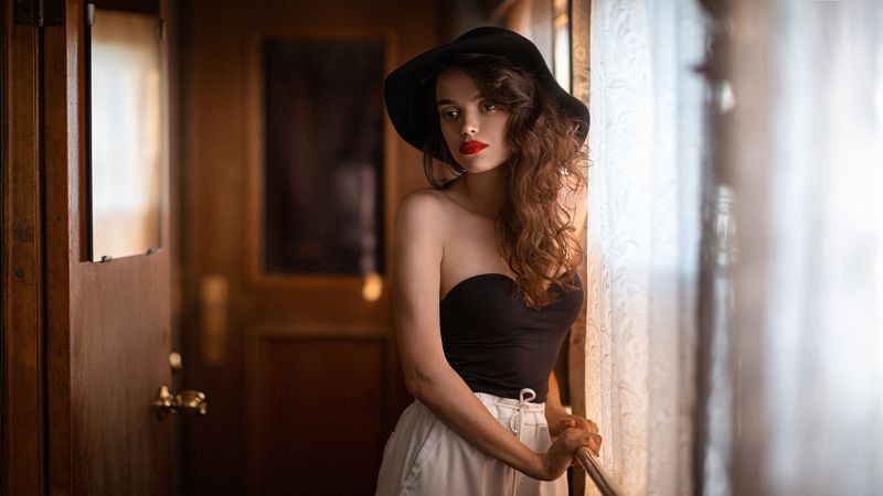 девушка, город, вечер, портрет, арт, поезд Departurephoto preview