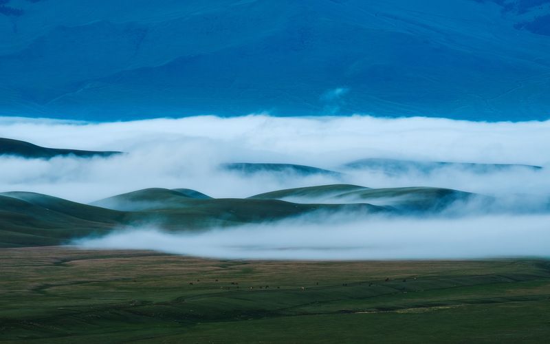 киргизия, кыргызстан, азия, горы, луг, скалы, пейзаж, лето, ущелье, джайлоо, пастбище, юрта, кочевник, туман, утро, рассвет Туманное утроphoto preview