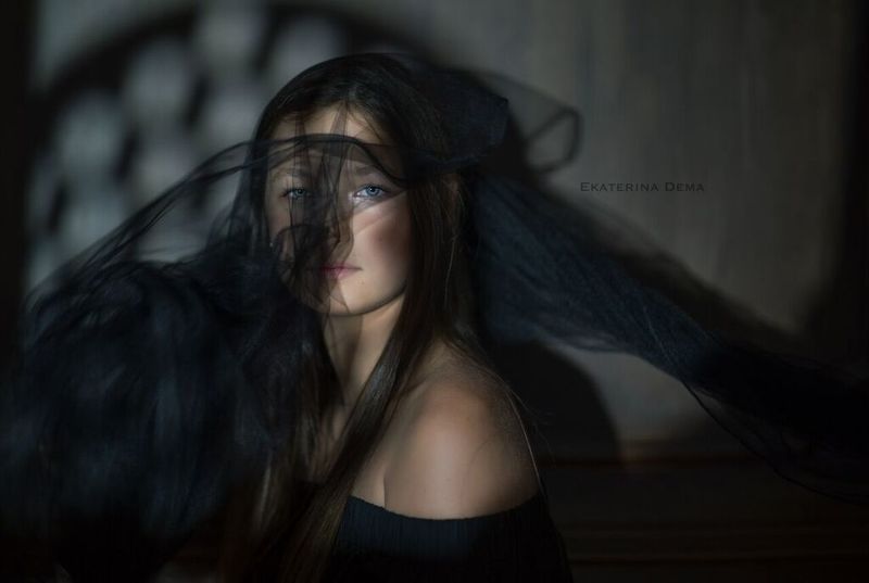 girl, strange, fashion, mood, sad Strangerphoto preview