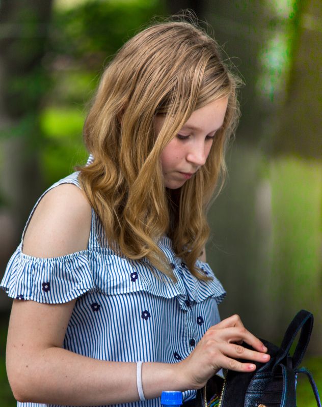 девочка, городской парк, праздник, юность Юность прекраснаphoto preview