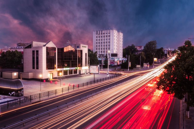 город, дорога, машины, длинная выдержка, асфальт, закат, городской пейзаж, путешествие, места, city, cityscape, evening, sunset, stream, long exposure, travel Река света и металлаphoto preview