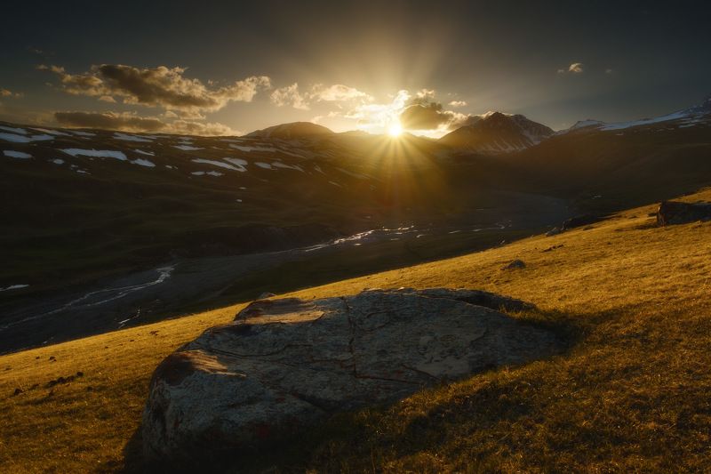 киргизия, кыргызстан, средняя азия, горы, каньон, скалы, пейзаж, весна, ущелье, река, закат Закат на джайлооphoto preview