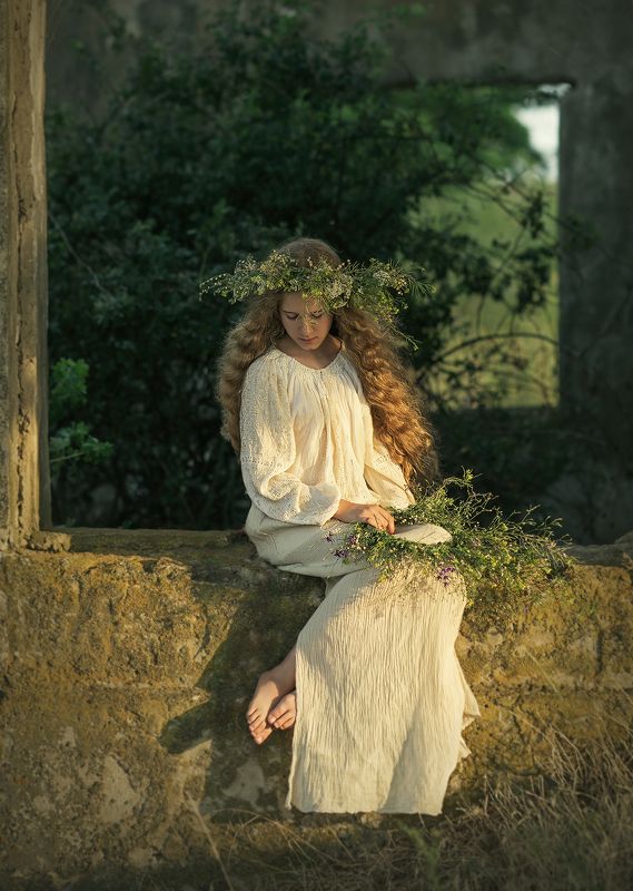 девушка венок ивана купала photo preview