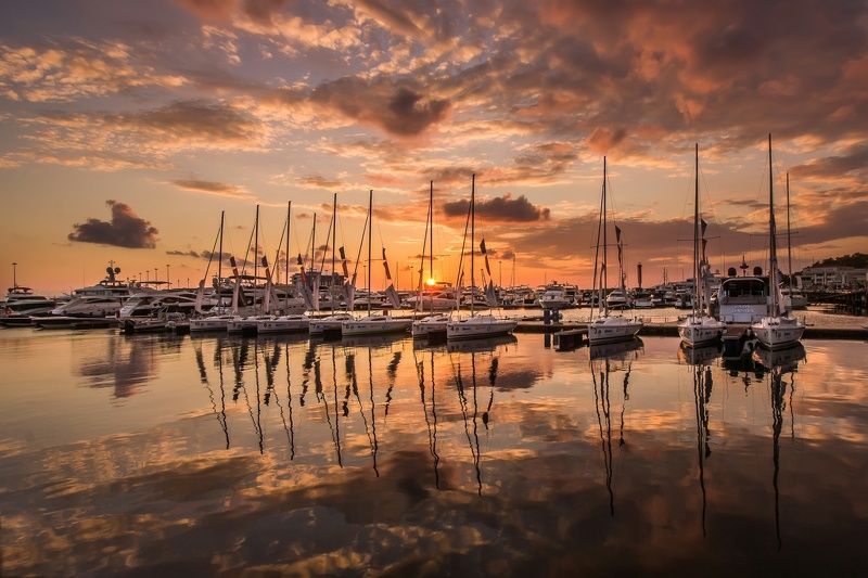 море, яхты, корабли, порт, закат, солнце, облака, отражение, лето, sea, seascape, mirroring, reflection, ships, port, clouds, sun, sunset Золотое отражениеphoto preview
