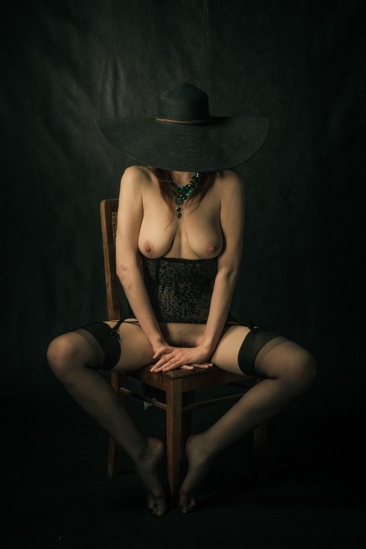 ню, nu, nude, nudeart, арт-ню, портрет, portrait, girl, девушка, обнажённая, грудь, винтаж, vintage, ретро, стул, шляпа, корсет, чулки photo preview