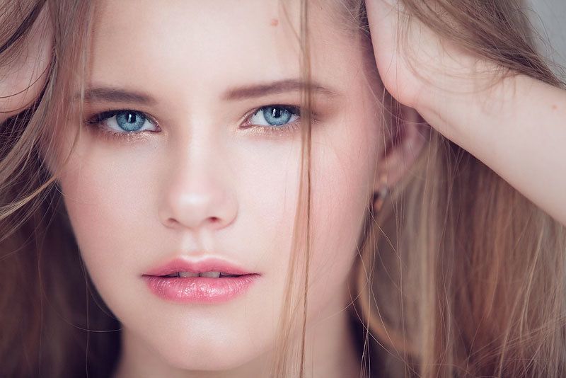 девушка, портрет, голубой, глаза, губы, волосы, улыбка девушкаphoto preview