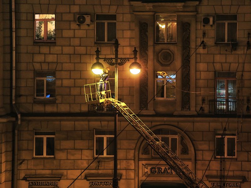 фонарь, электрик, работа, ночь, окна, кран, лестница, уют, дом, улица, санкт петерсбург Да будет СВЕТ!photo preview