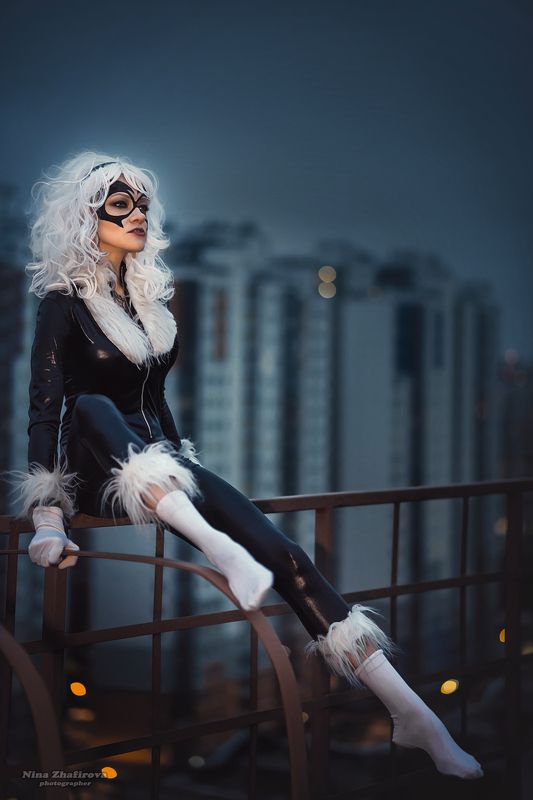 Черная кошкаphoto preview