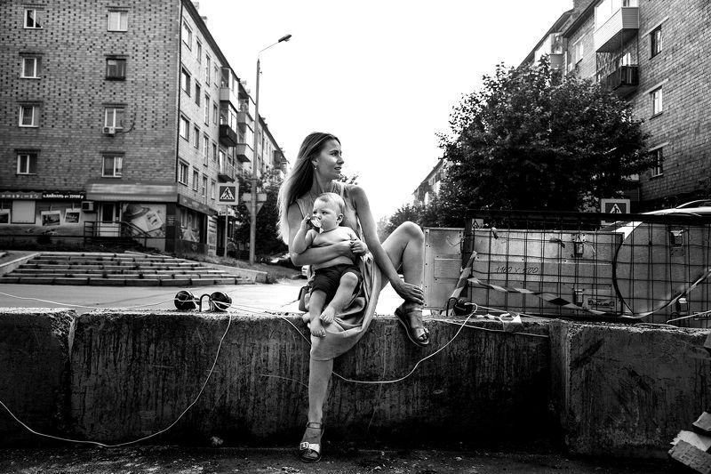 улица. ребенок, младенец. девушка из жизниphoto preview