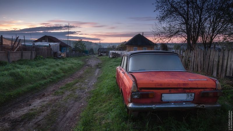 утро, рассвет, дорога, улица, деревня, сибирь, пермский край Деревенская улица фото превью