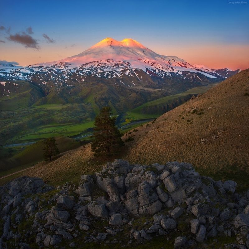 Эльбрус на рассветеphoto preview