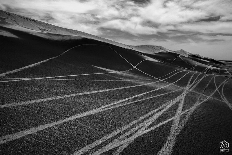 Lines in the desertphoto preview
