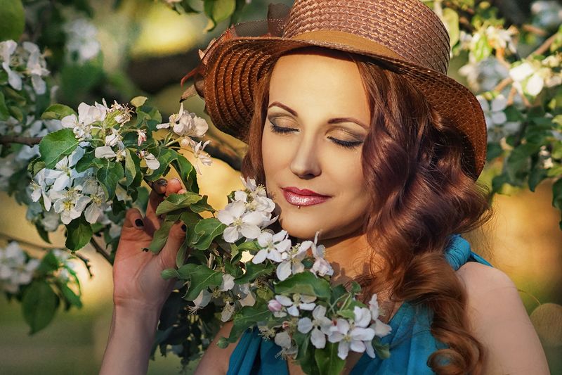 Яблони цветут.photo preview