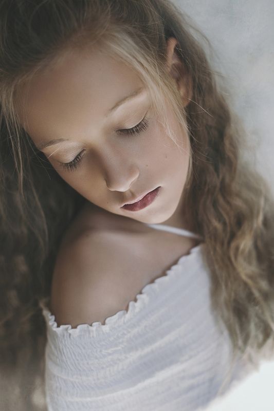 girl, portrait, sun, shadow, alone, soft Softphoto preview